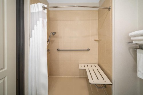 Holiday Inn Express & Suites Dallas Fair Park - image 9