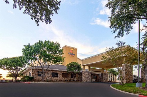 Comfort Suites NW Dallas Near Love Field - image 2