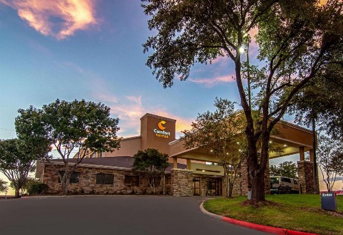 Comfort Suites NW Dallas Near Love Field - image 4