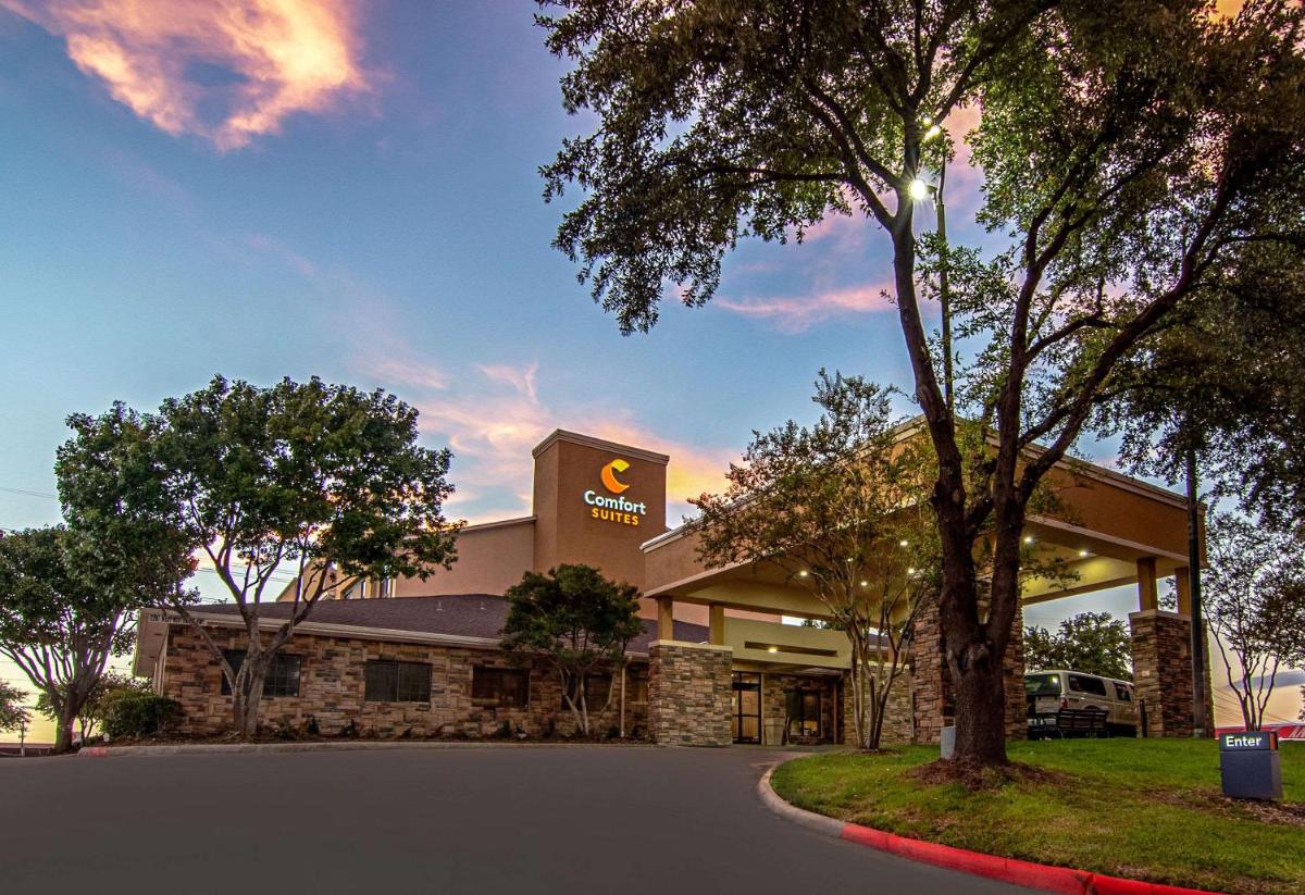 Comfort Suites NW Dallas Near Love Field - image 4
