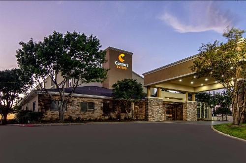 Comfort Suites NW Dallas Near Love Field - image 6