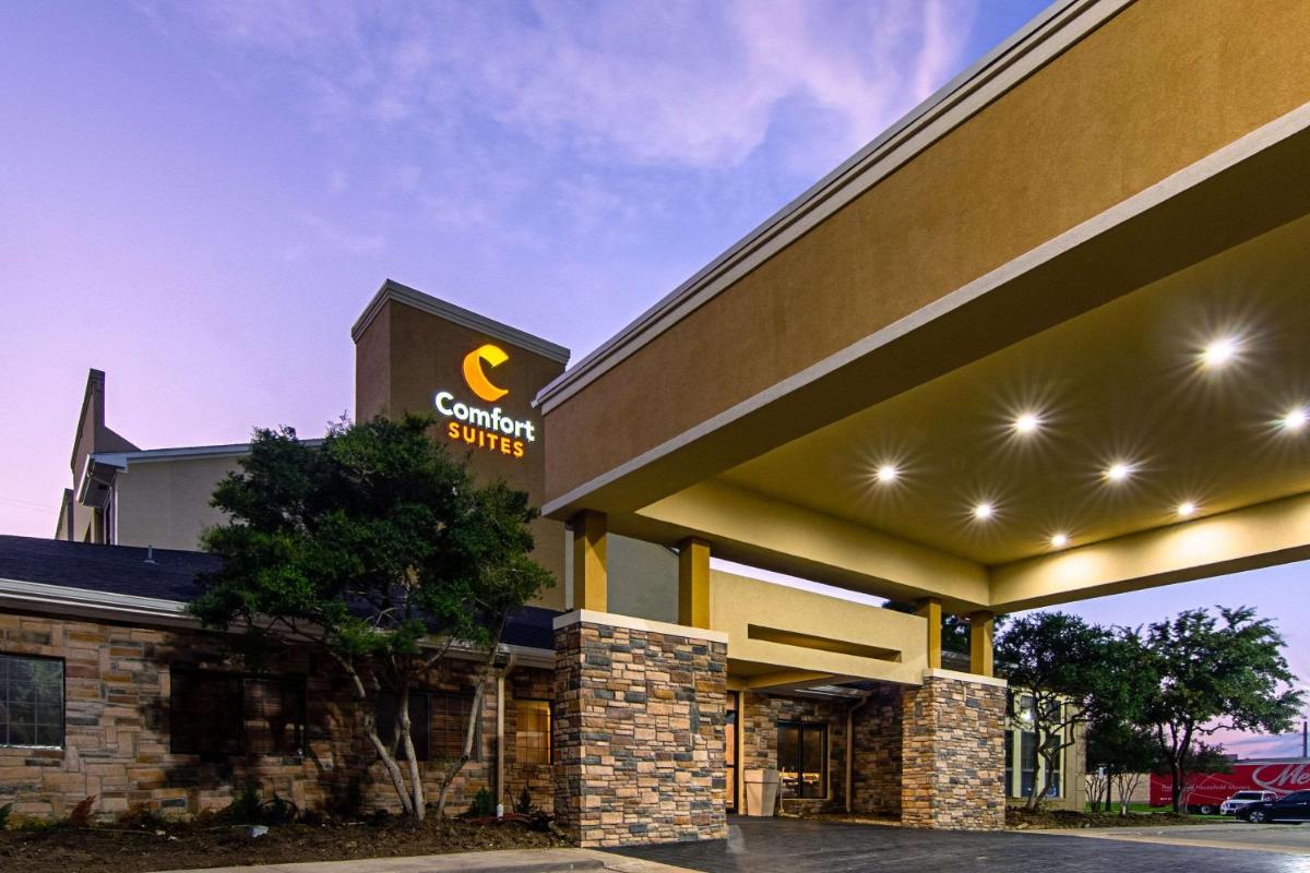 Comfort Suites NW Dallas Near Love Field - image 7