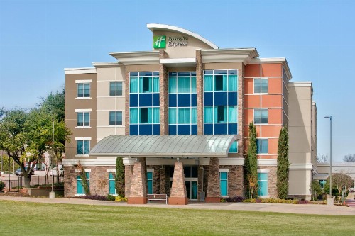 Holiday Inn Express & Suites North Dallas at Preston an IHG Hotel - image 2