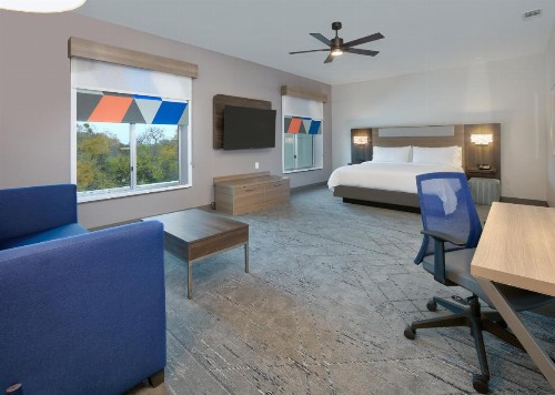 Holiday Inn Express & Suites North Dallas at Preston an IHG Hotel - image 20