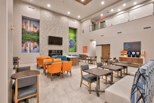 Holiday Inn Express & Suites North Dallas at Preston an IHG Hotel - image 38