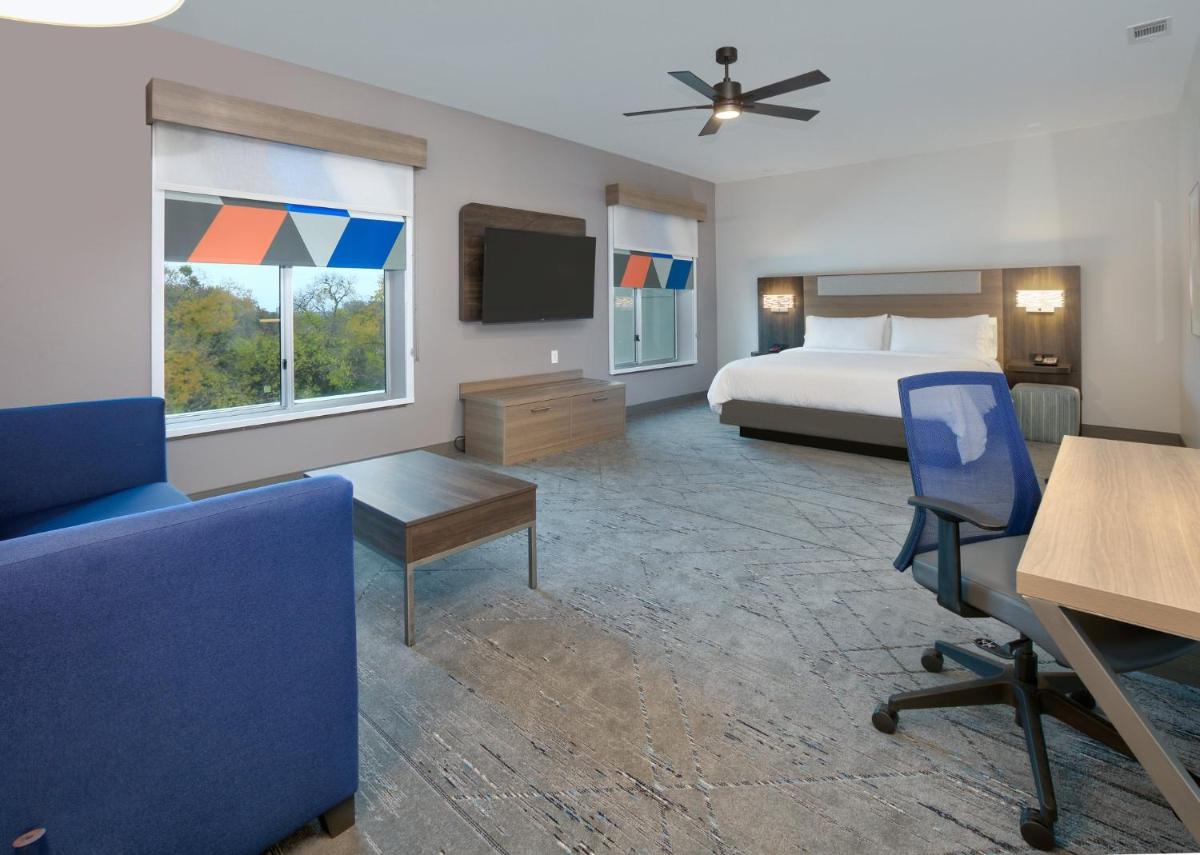 Holiday Inn Express & Suites North Dallas at Preston an IHG Hotel - image 4