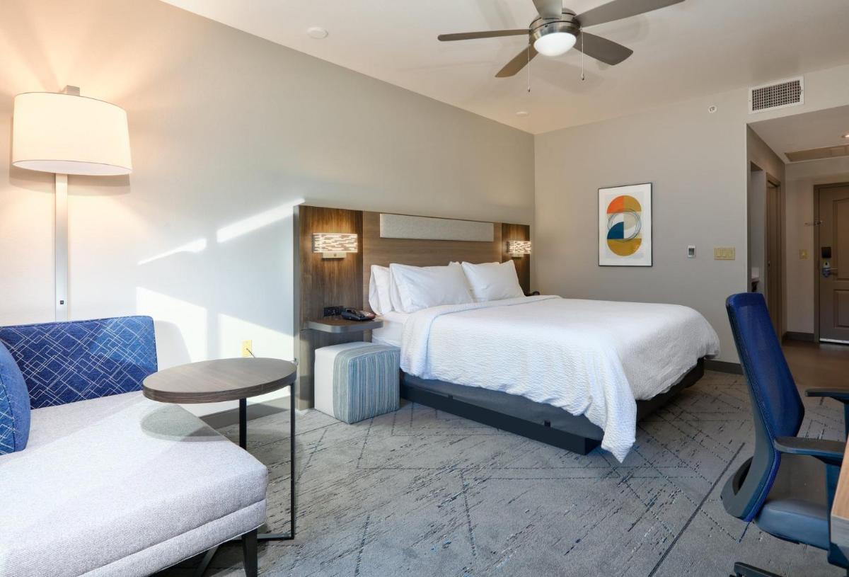 Holiday Inn Express & Suites North Dallas at Preston an IHG Hotel - image 5