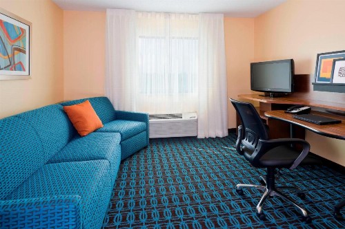 Fairfield Inn & Suites Dallas Park Central - image 9