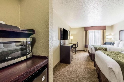 Comfort Inn Dallas Park Central - image 15