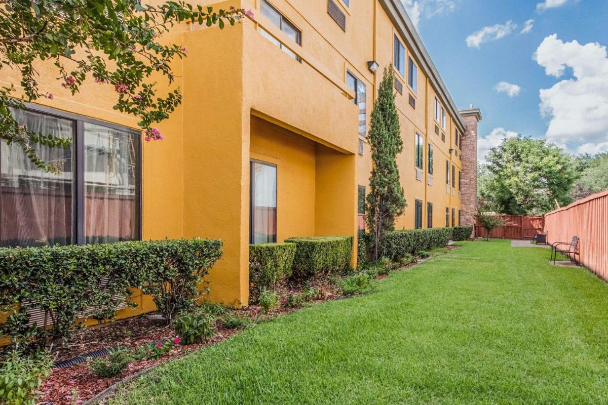 Comfort Inn Dallas Park Central - image 2