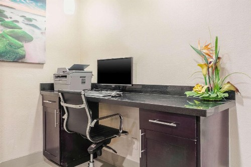 Comfort Inn Dallas Park Central - image 27