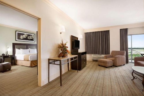 DoubleTree by Hilton Hotel Dallas - Love Field - image 26