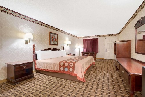 Super 8 by Wyndham Dallas South - image 8