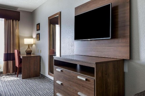 Quality Inn & Suites I-35 E/Walnut Hill - image 18
