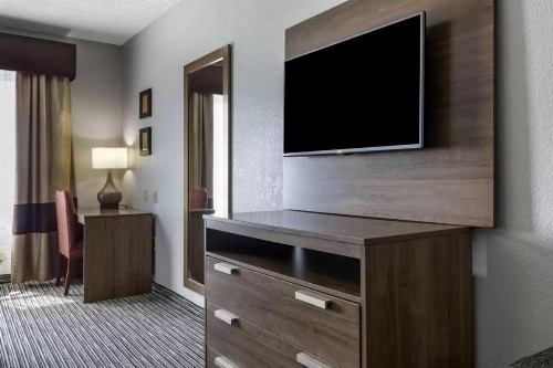 Quality Inn & Suites I-35 E/Walnut Hill - image 27
