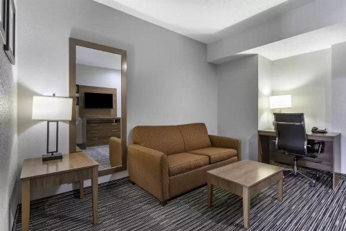 Quality Inn & Suites I-35 E/Walnut Hill - image 6