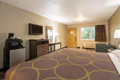 Super 8 by Wyndham Dallas East - image 13