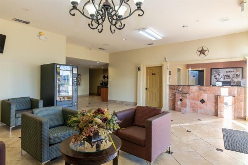Super 8 by Wyndham Dallas East - image 17