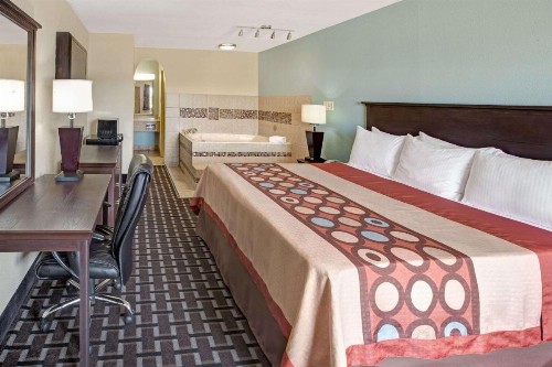 Super 8 by Wyndham Dallas East - image 18