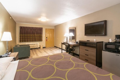 Super 8 by Wyndham Dallas East - image 21