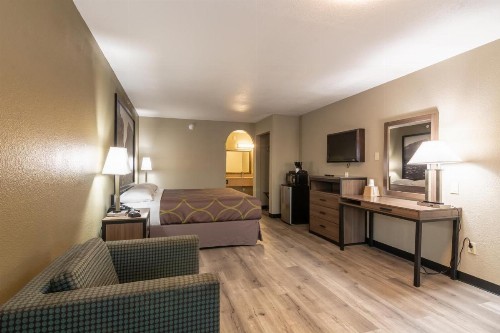 Super 8 by Wyndham Dallas East - image 22