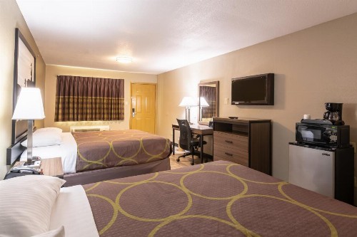 Super 8 by Wyndham Dallas East - image 23