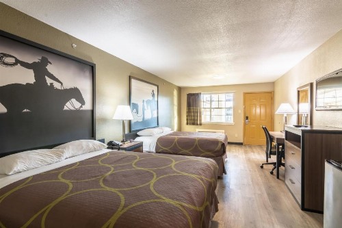 Super 8 by Wyndham Dallas East - image 28