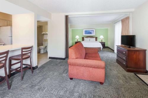 Hawthorn Suites Dallas Love Field - image 11