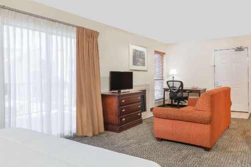 Hawthorn Suites Dallas Love Field - image 12