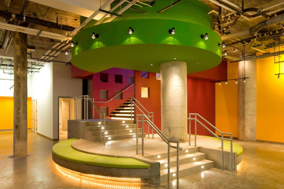Aloft Dallas Downtown - image 2