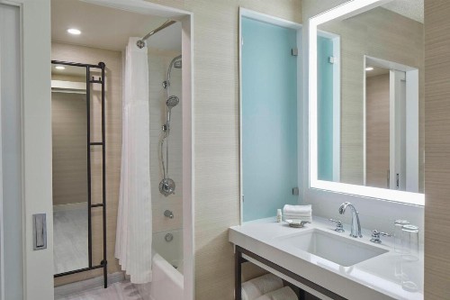 Renaissance Dallas Hotel - image 43
