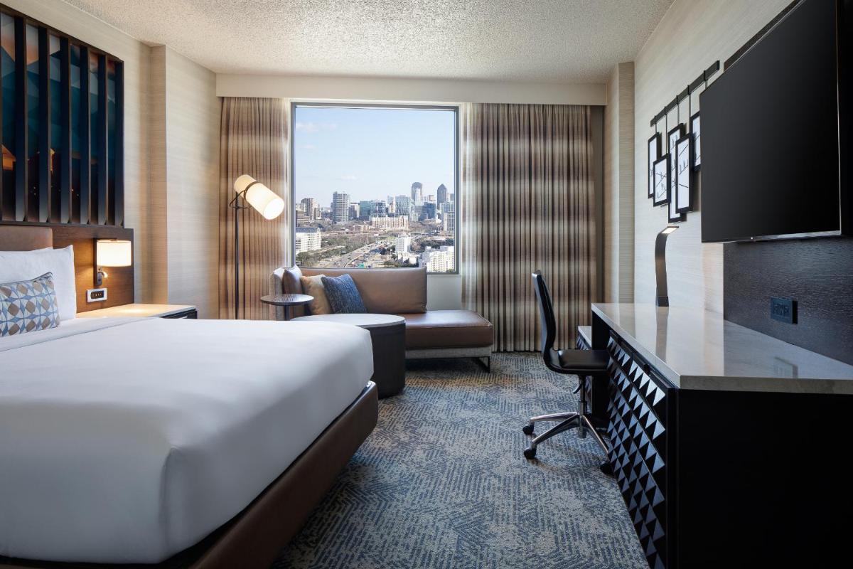 Renaissance Dallas Hotel - image 7