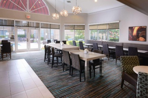 Sonesta ES Suites Dallas Market Center - image 12