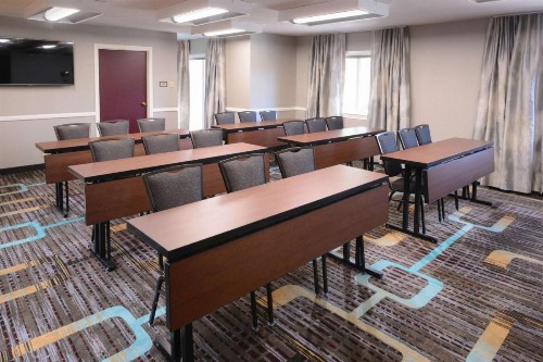 Sonesta ES Suites Dallas Market Center - image 13