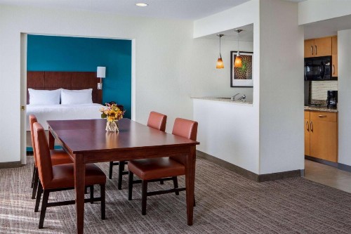 Sonesta ES Suites Dallas Market Center - image 16