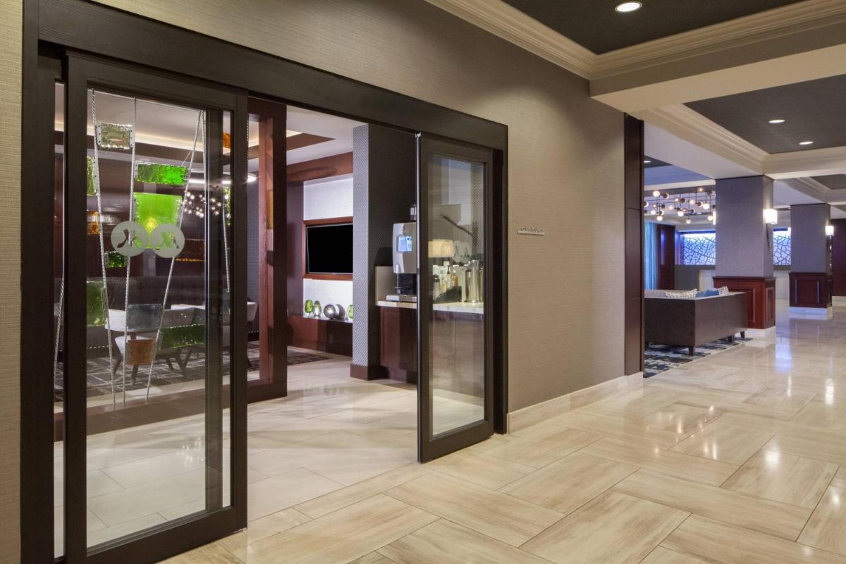Dallas Marriott Suites Medical/Market Center - image 2