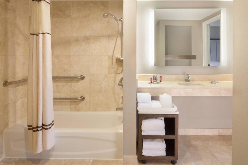 Dallas Marriott Suites Medical/Market Center - image 7