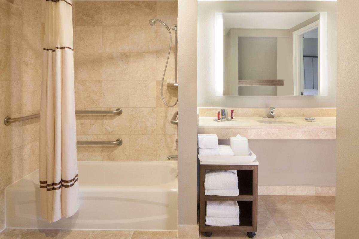 Dallas Marriott Suites Medical/Market Center - image 7
