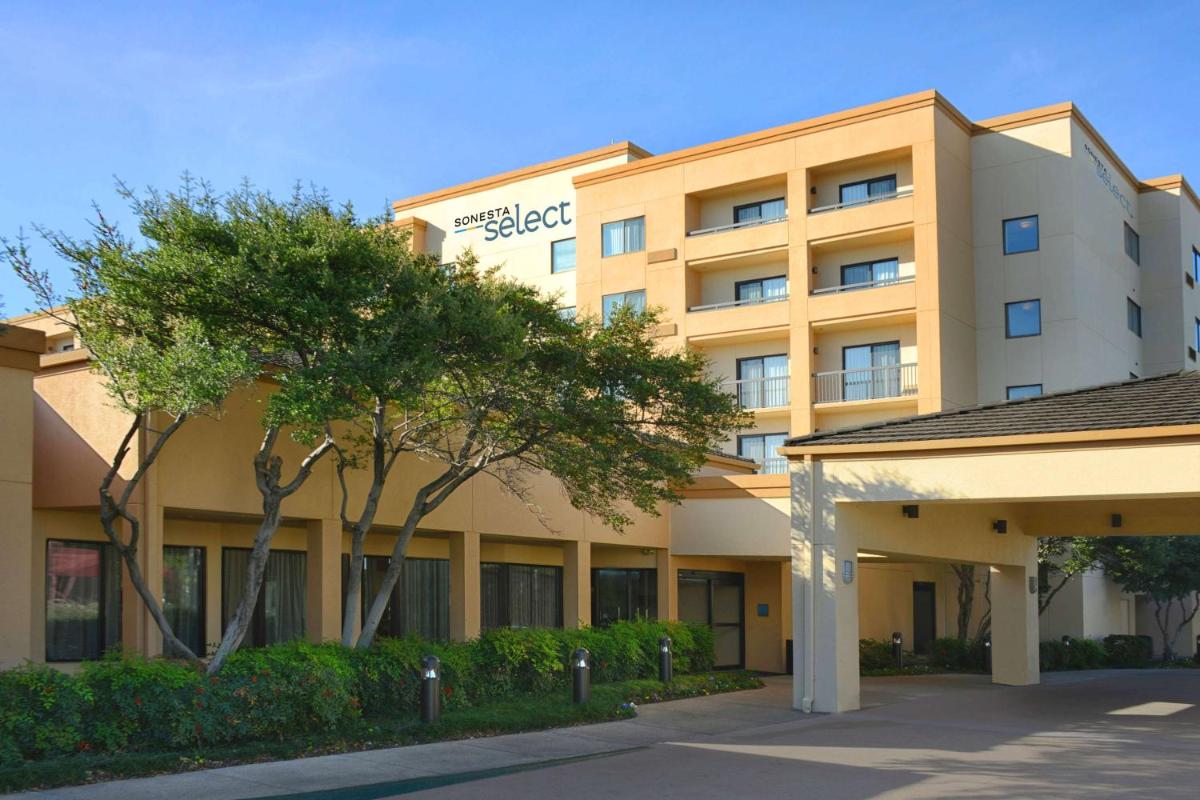 Courtyard By Marriott Dallas Central Expressway