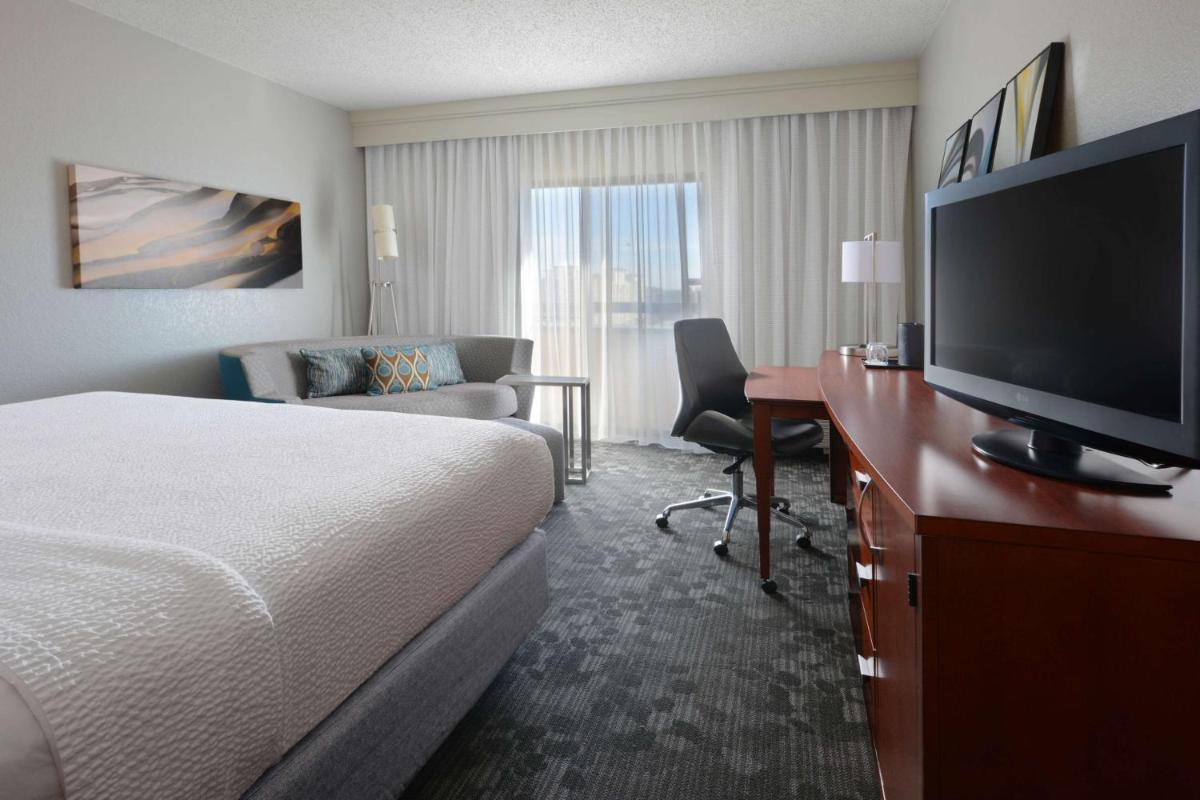 Sonesta Select Dallas Central Expressway - image 6