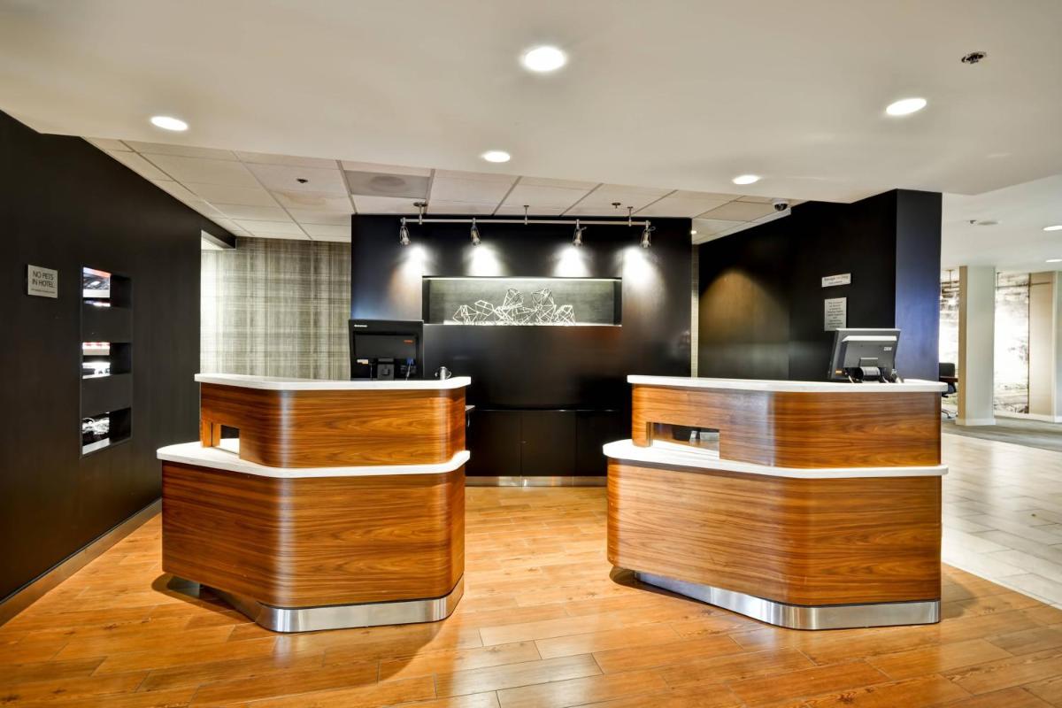 Courtyard Dallas Medical Market Center - image 3