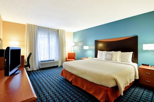 Fairfield Inn & Suites Dallas Medical/Market Center - image 10