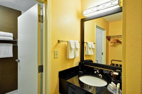 Fairfield Inn & Suites Dallas Medical/Market Center - image 19