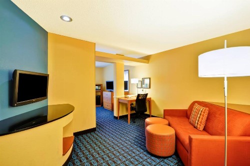 Fairfield Inn & Suites Dallas Medical/Market Center - image 5