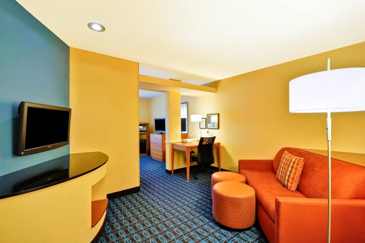 Fairfield Inn & Suites Dallas Medical/Market Center - image 5