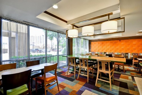 Fairfield Inn & Suites Dallas Medical/Market Center - image 7