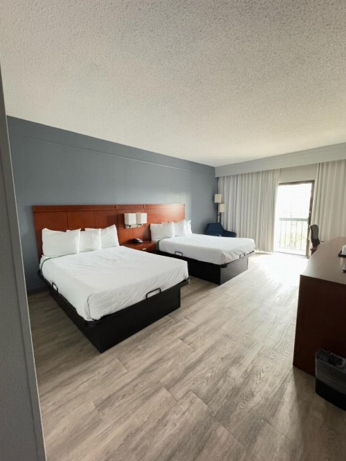 OYO Townhouse Dallas Love Field Airport - image 11
