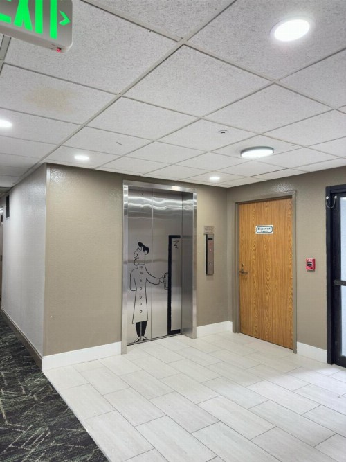 OYO Townhouse Dallas Love Field Airport - image 19