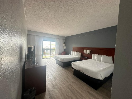 OYO Townhouse Dallas Love Field Airport - image 20