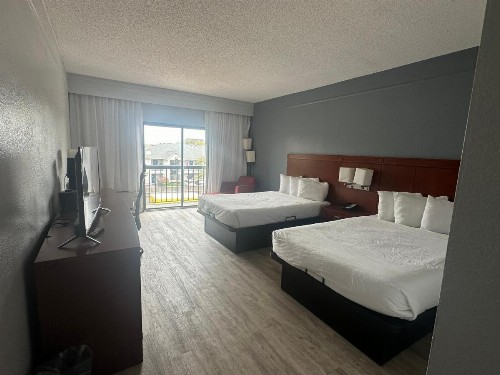 OYO Townhouse Dallas Love Field Airport - image 27